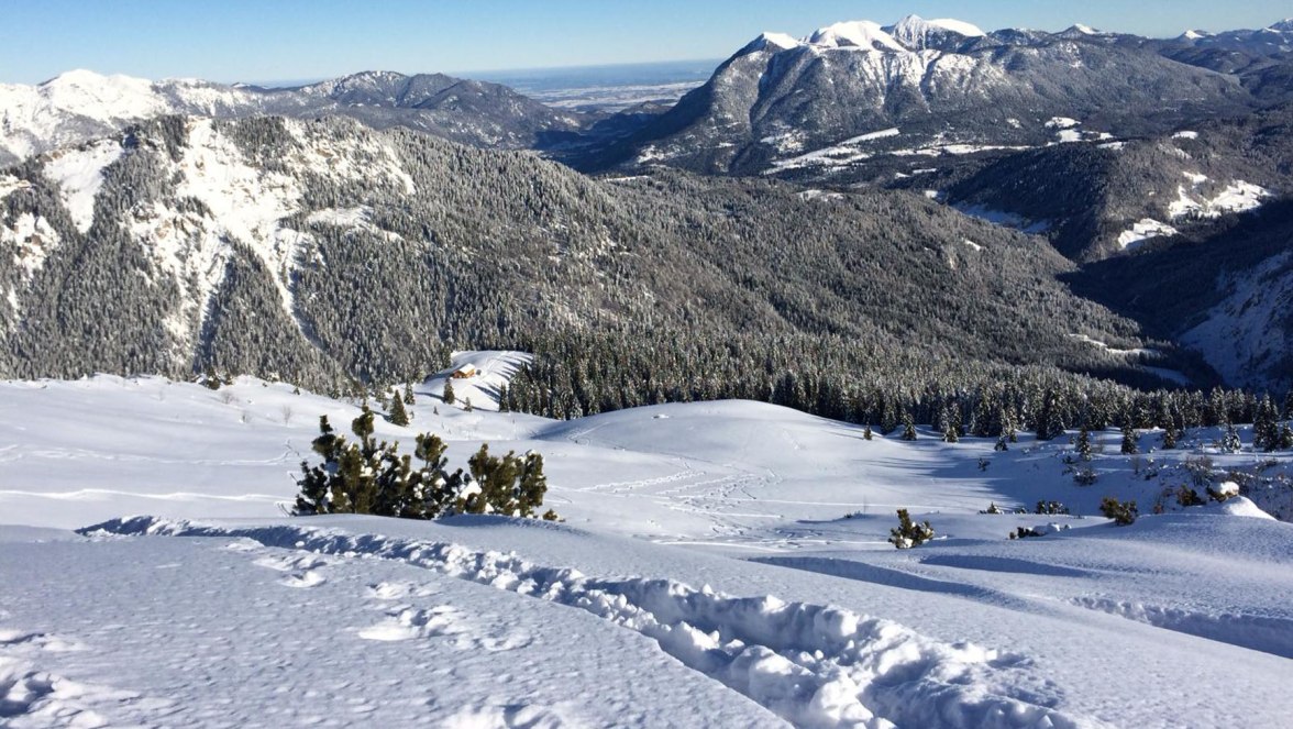 Skitour Stuibn Spur mit Blick ins Tal Grainau, © Tourist Info - V. Stroh