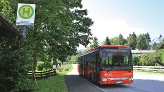 Bus an Haltestelle, © © Regionalverkehr Oberbayern GmbH