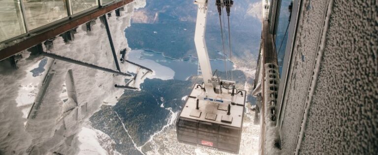 Verschneite Zugspitz Seilbahn im Winter