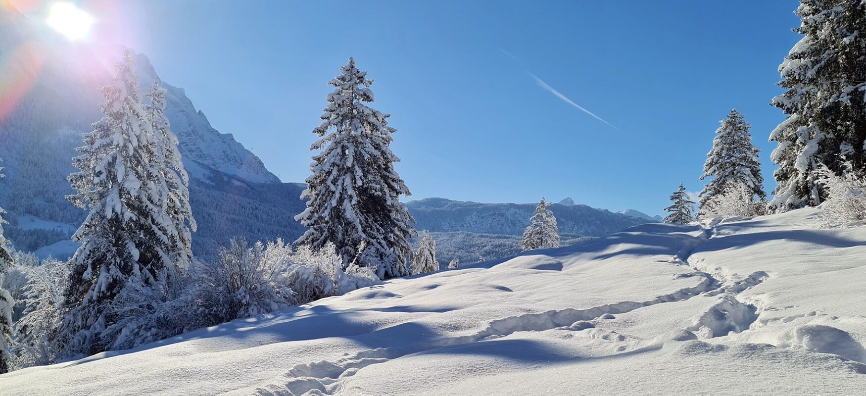 blick-vom-hoehenrain-auf-die-zugspitze in verschneiter Winterlandschaft