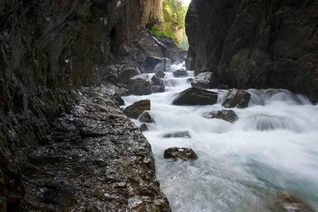 Partnachklamm tosendes Wasser in der Klamm