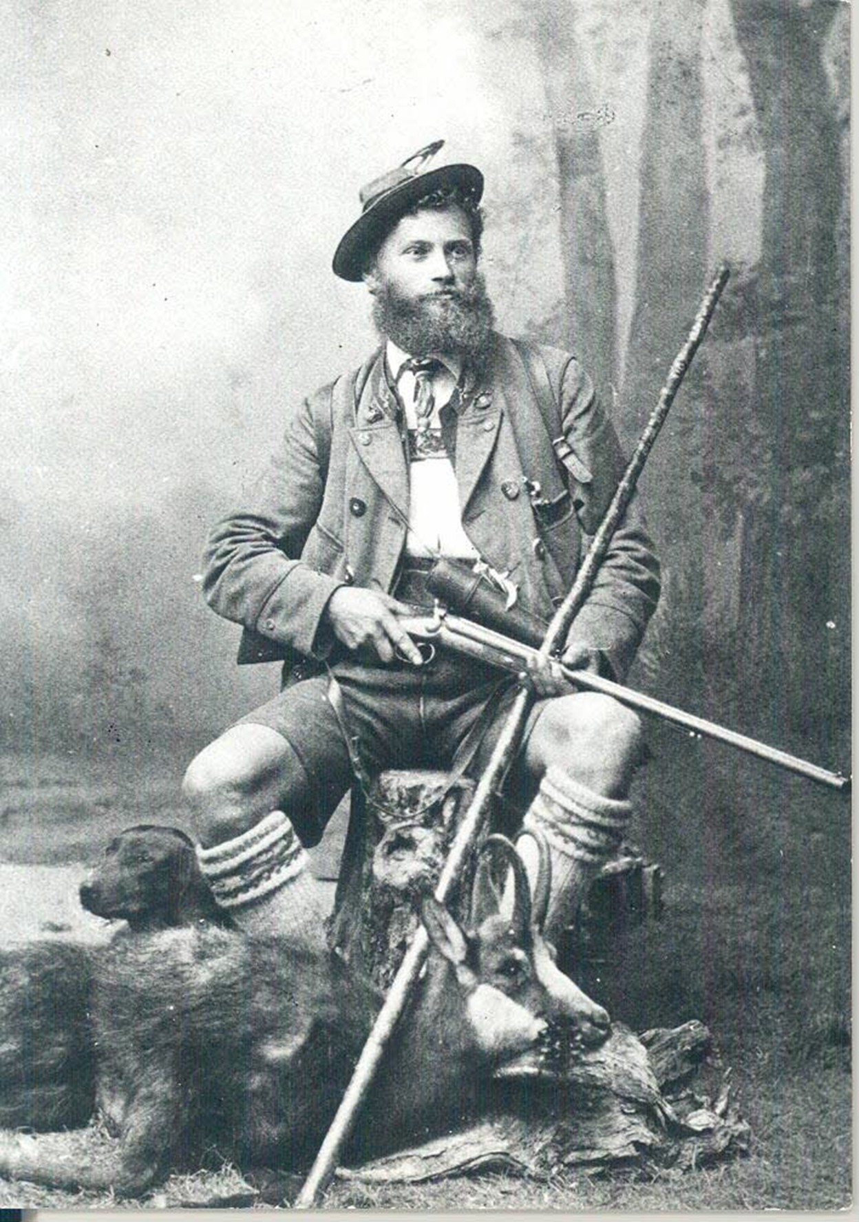 Der 1896 erschossene Jäger Ludwig Meggendorfer - Josef Bader- historisches Bild, zeigt Wilderer mit erlegter Gams und Hund, Wilderer auf Baumstumpf sitzend