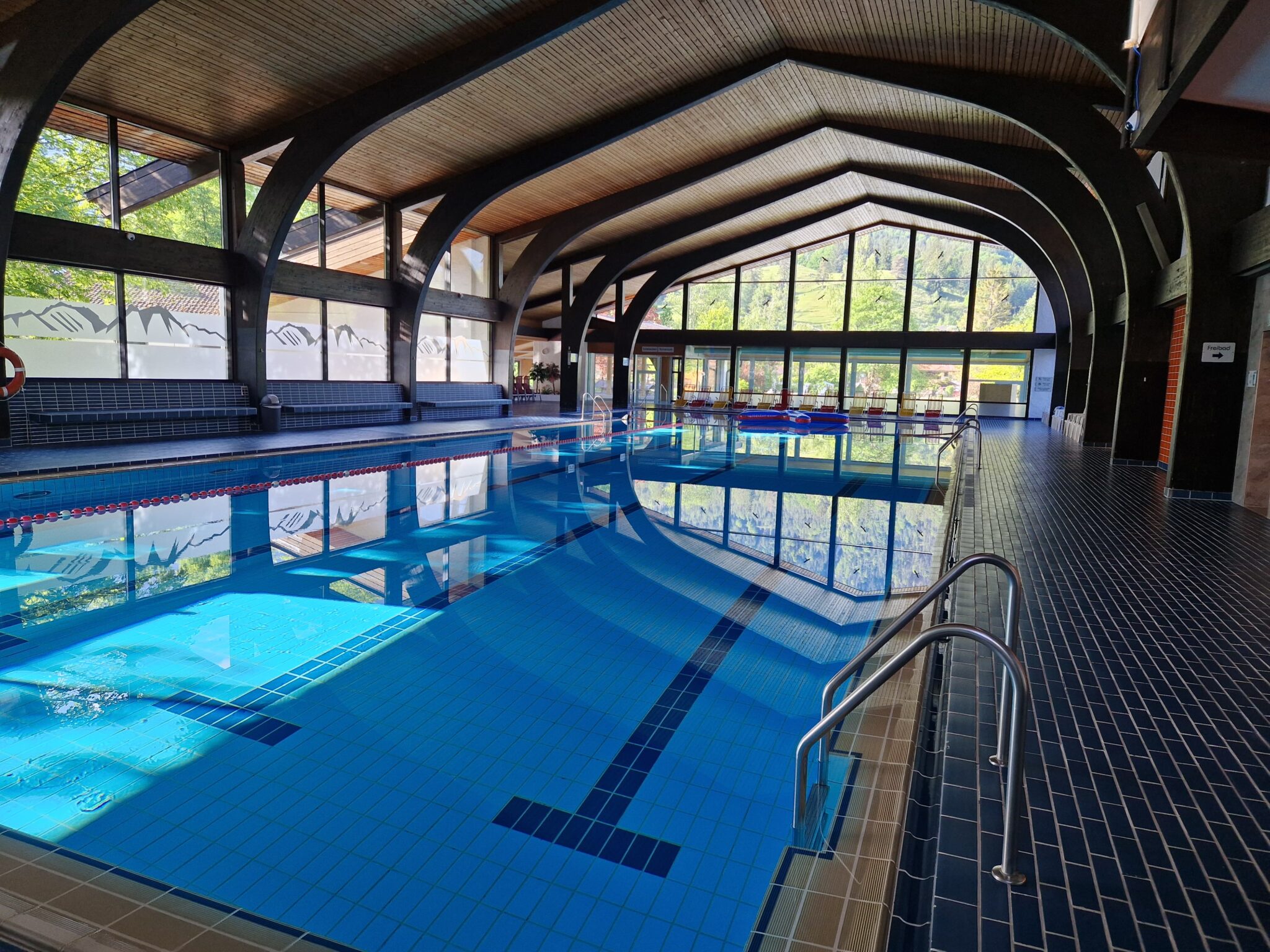 Hallenbecken im Zugspitzbad Grainau