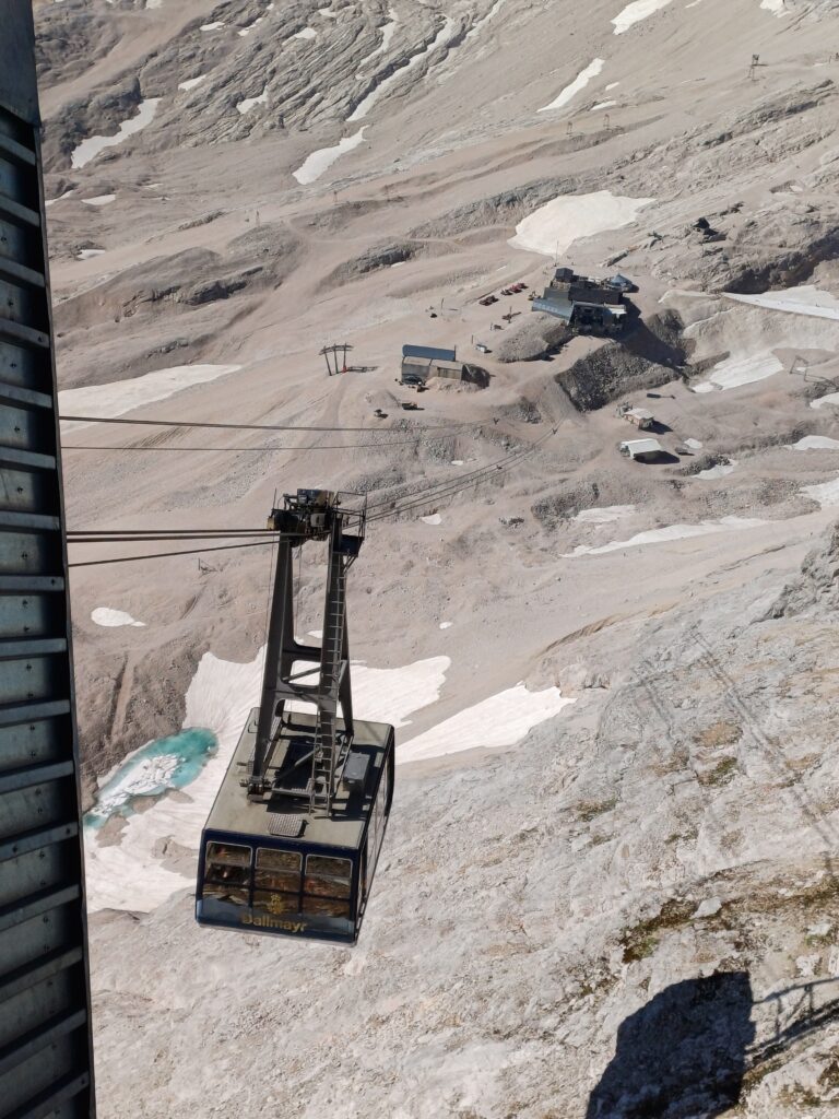 Gletscherbahn Zugspitze im Sommer