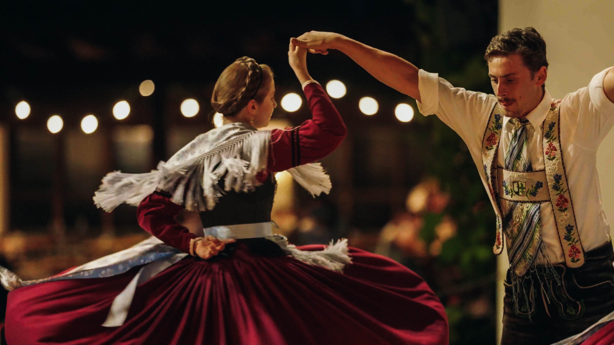 Plattlerin mit drehenden Rock