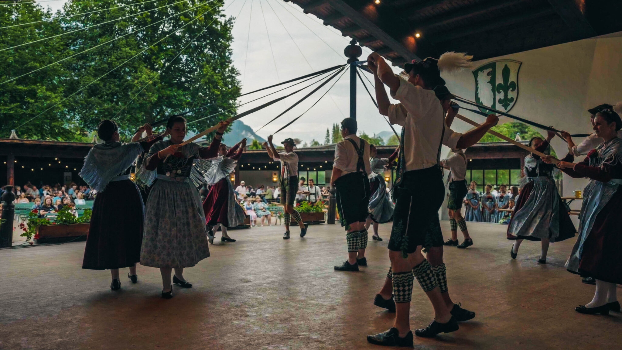 Schuhplattler in Grainau auf der Bühne