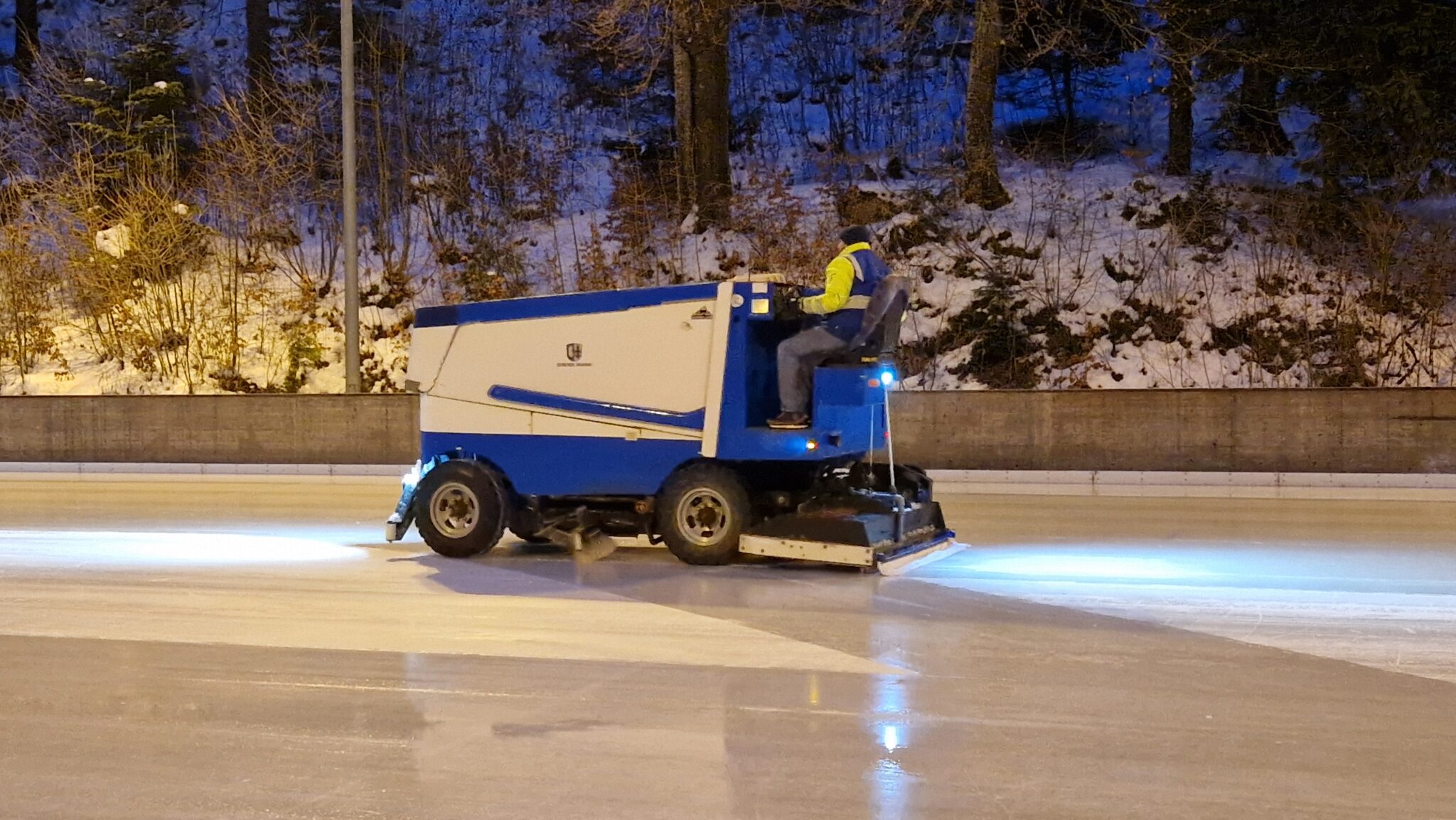 Eismaschine in Grainau bei der Arbeit