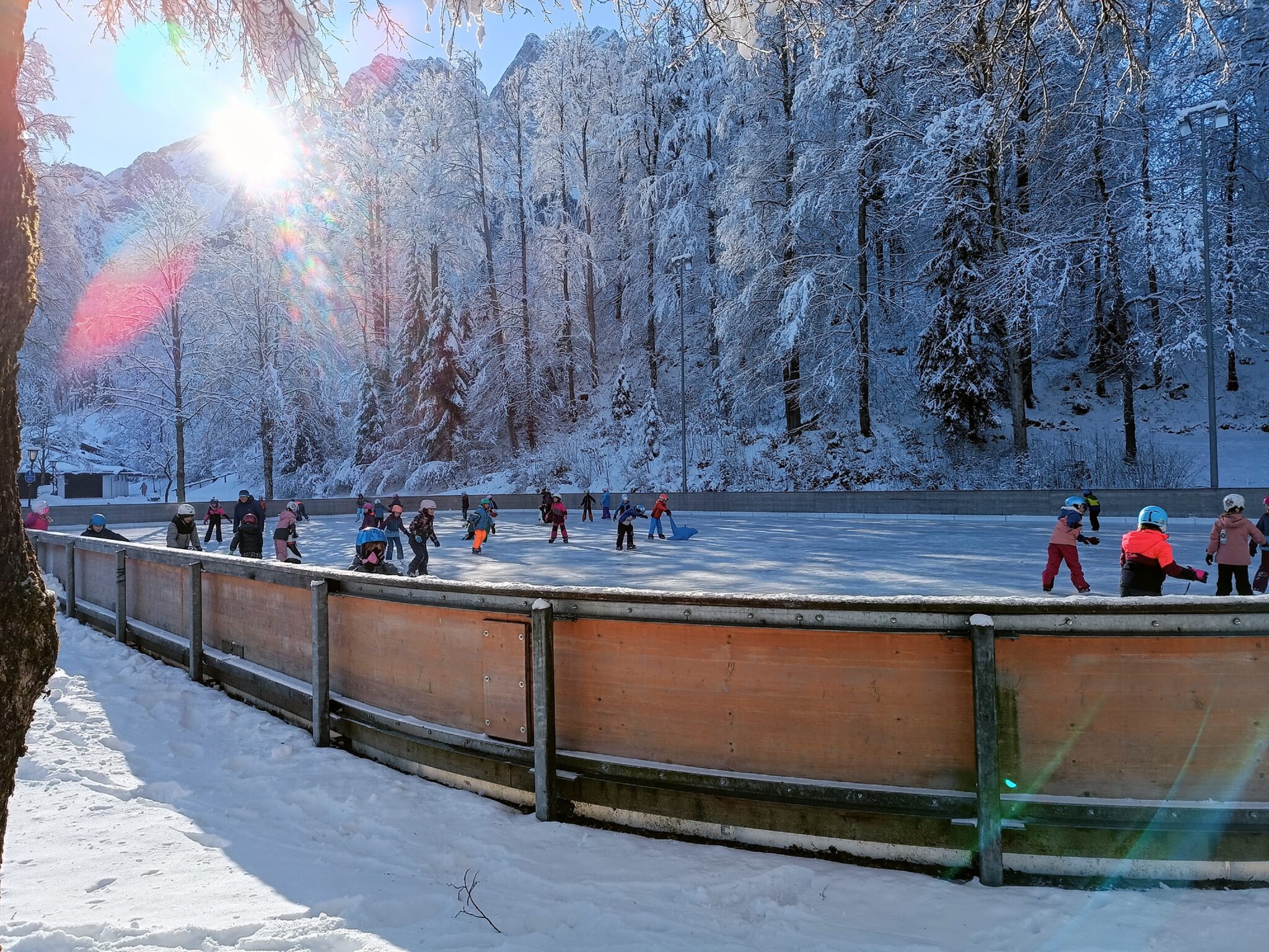 Eisplatz Grainau im Winter