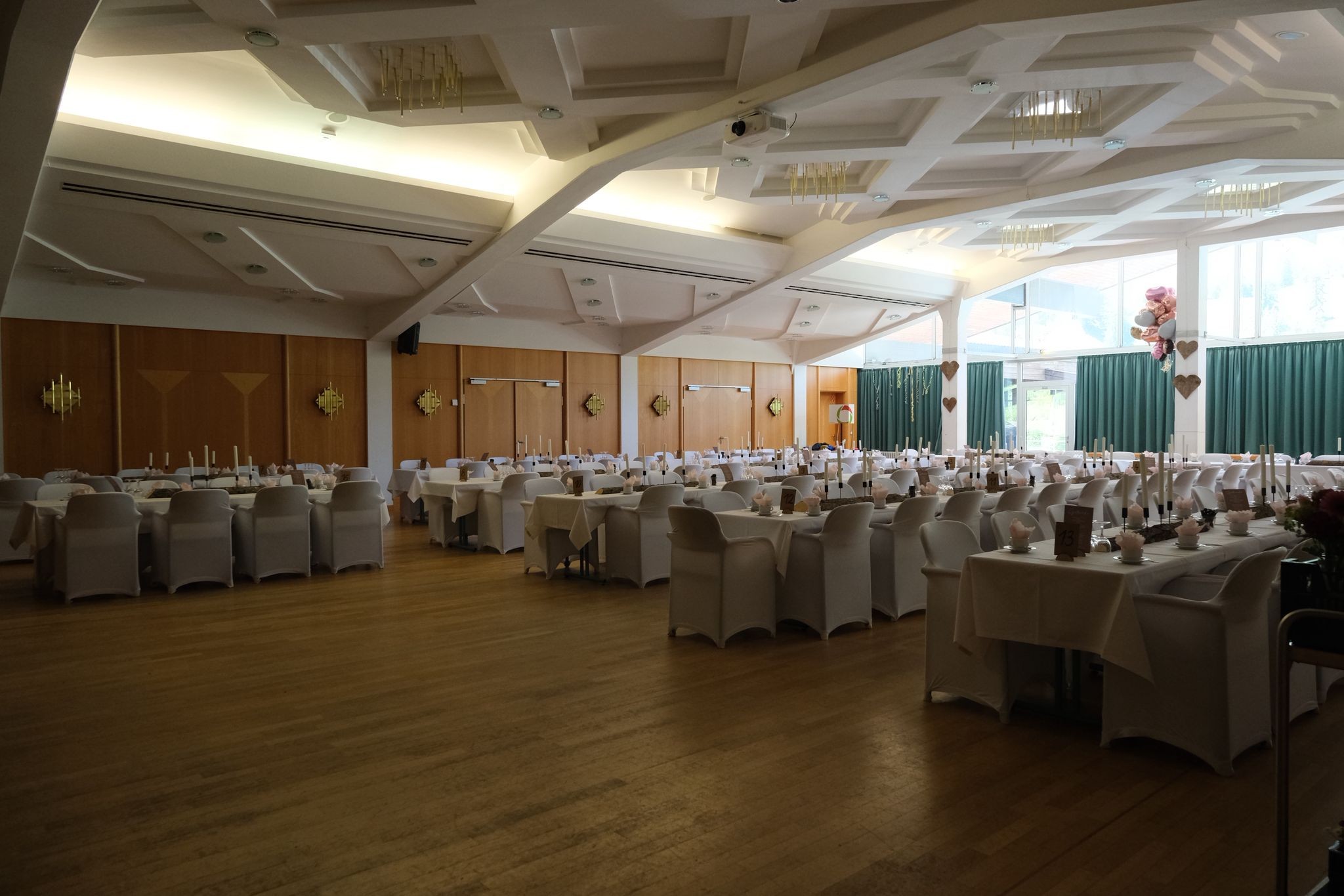 Saal Waxenstein festliche Tische