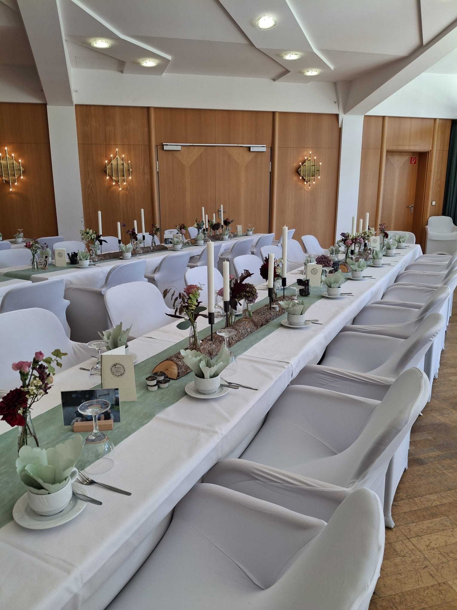 Saal Waxenstein festliche Tische