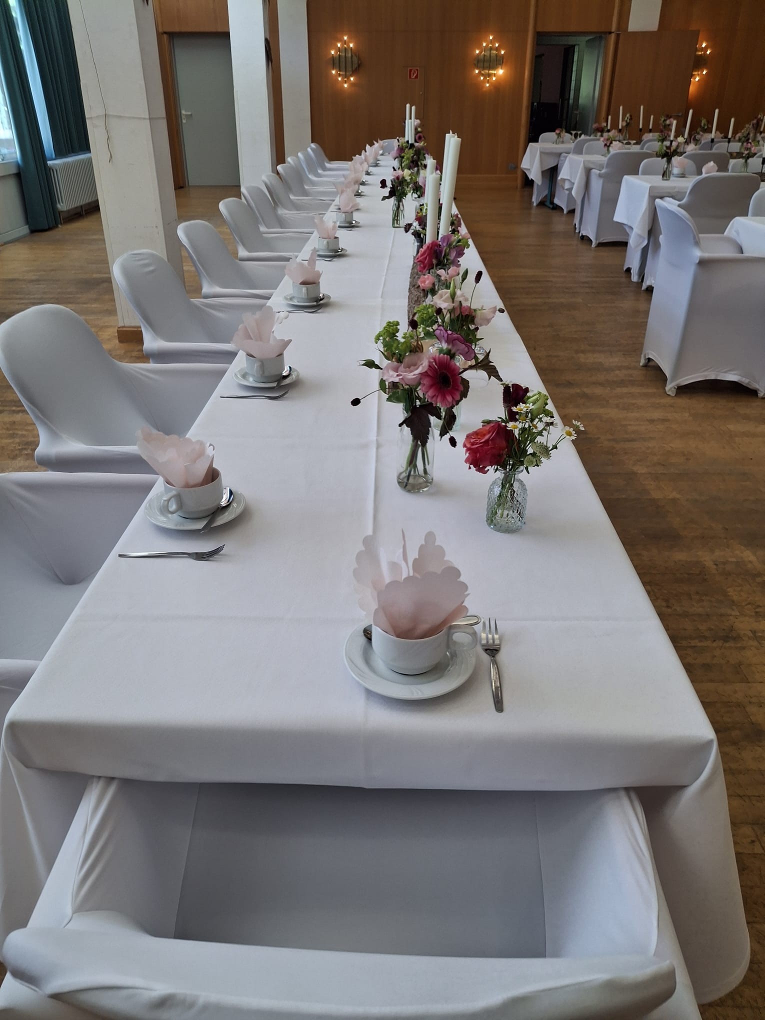 Saal Waxenstein festliche Tische