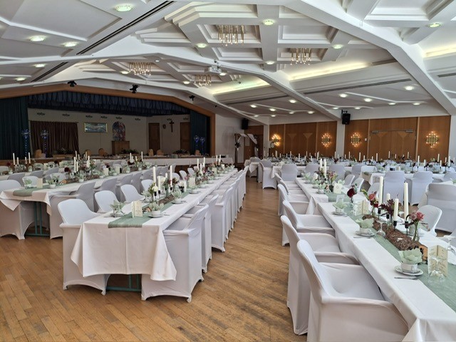 Saal Waxenstein festliche Tische